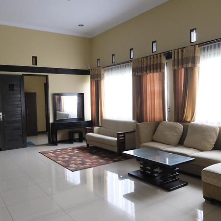 Sarireja Aldeoz Villa Ciater المظهر الخارجي الصورة
